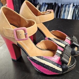 Stylish Vintage Pink and Black Heels. Size 7.5